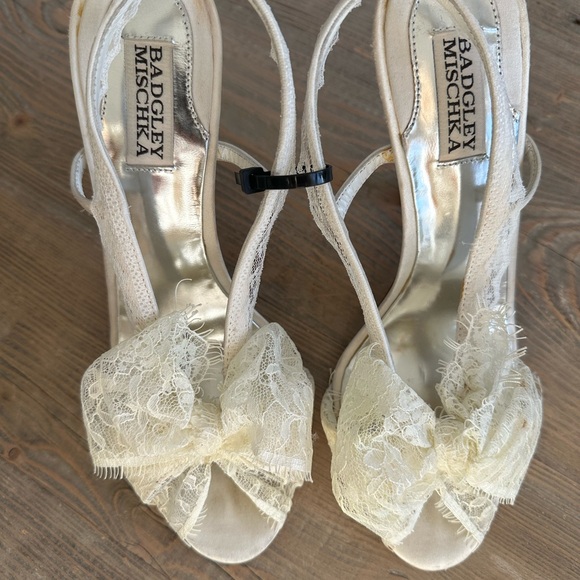 Badgley Mischka Cream Lace Slingback Heels. Vintage. - Picture 5 of 10